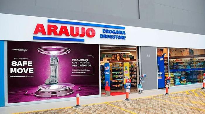 Vitrine Safe Move em Drogaria Araújo